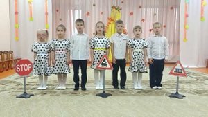 Паровоз по рельсам мчится