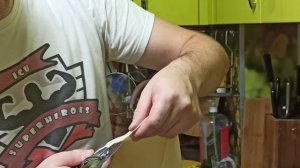 Тесто для чебуреков бросает вызов  планетарному миксеру Kitfort KT-1324-1.