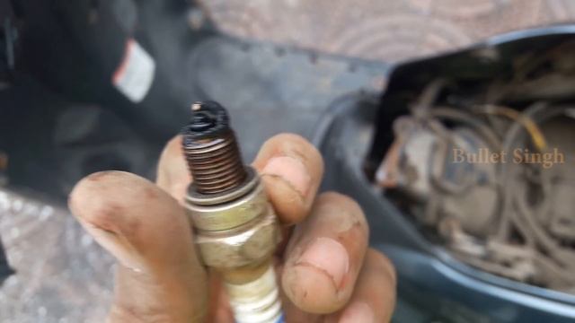 how to check spark plug in scooter and bikes - suzuki access 125 - bullet singh boisar смотреть онлайн