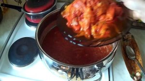 Печёный перец в томатно - чесночной заливке.