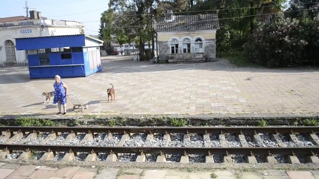 Абхазия, станция Гудаута, ж-д. Вокзал смотреть онлайн
