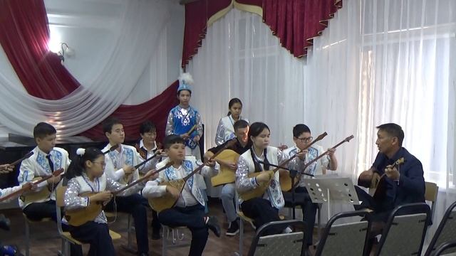 001 Құрманғазы «Балбырауын» орындайтын қазақ ұлт аспаптар ансамблі. смотреть онлайн