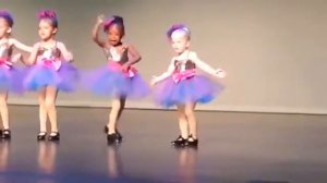 Самый смешной танец, который я видел в жизни! Самый смешной танец!