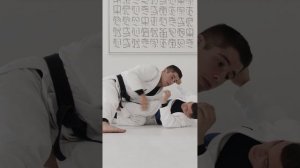 Tainan Dalpra Teaches His Gator Roll Guard Pass