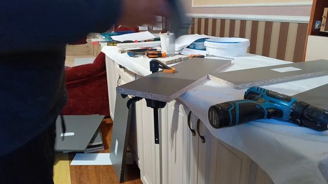 2 часть . Сборка кухонного гарнитура с помощью мебельного кондуктора смотреть онлайн