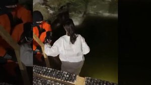 Яна Кошкина искупалась в купели на Крещение