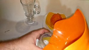Обычный апельсин ПРОТИВ Апельсина для сока. Кто больше даст сока?
