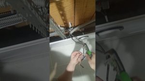 монтаж реечного алюминиевого потолка