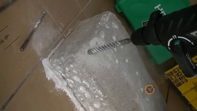 TEST Комбиниран перфоратор Hitachi DH26PC - 830W смотреть онлайн