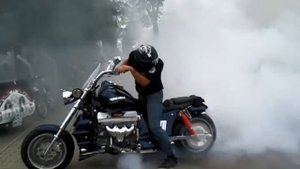 Boss Hoss V8 Burnout to Wheel Explosion