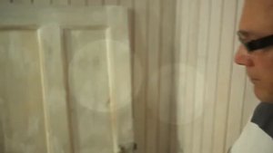 Как отреставрировать старую деревянную дверь?