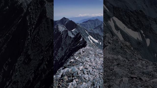 На вершине горы Аддала-Шухгельмеэр🗻4152 м.
📍Республика Дагестан, Россия