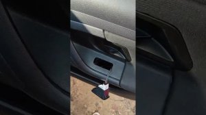 Замена кнопки стеклоподъемника Skoda Fabia 2