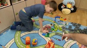LEGO Duplo большой поезд, играем поездом и краном распаковка игрушки LEGO