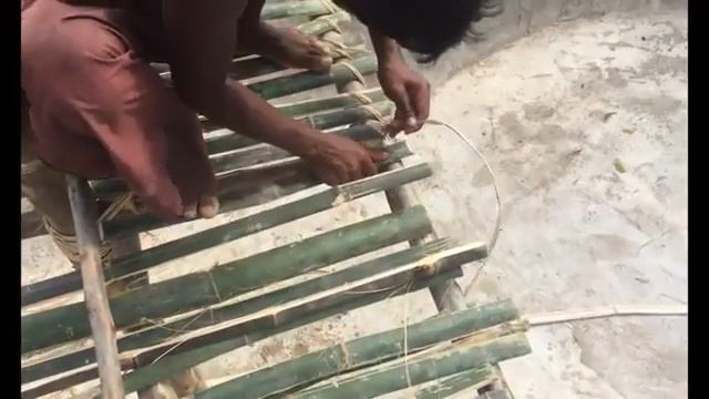 Построить бассейн вокруг бамбукового дома в лесу смотреть онлайн