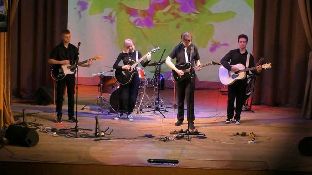 Егор Сорокин и рок-группа студии "Солнечный город" - Подарю фиалки маме смотреть онлайн