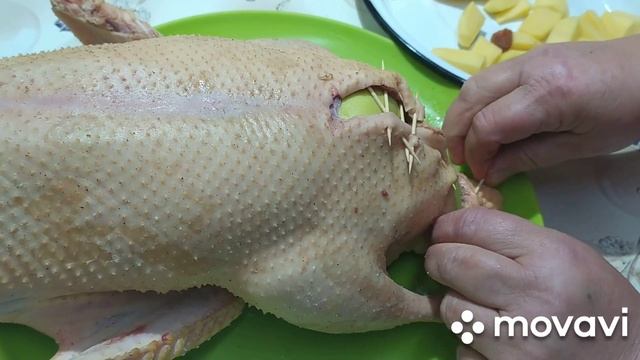 Как приготовить утку с яблоками в фольге вкусно ароматно и аппетитно смотреть онлайн