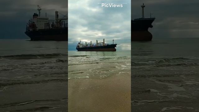 Витязево. Анапа. 19 декабря 2023. Сухогруз у берегов. Обстановка на набережной. Какой пляж сегодня