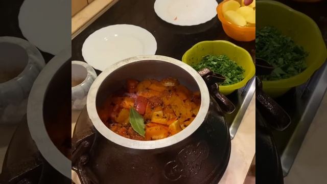 Шурпа из баранины в афганском казане. Супер ВКУСНО!!! смотреть онлайн