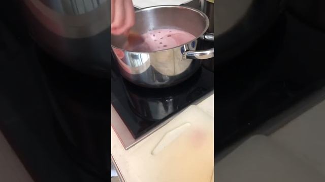 Нежнейшее мясо в духовке. Пюре из картофелям брокколи. Винный соус. смотреть онлайн