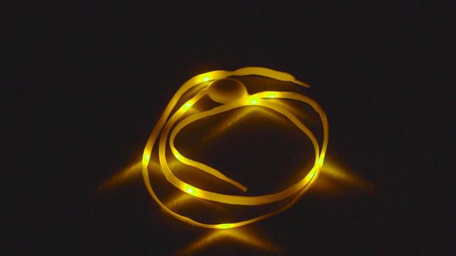 Светящиеся шнурки смотреть онлайн