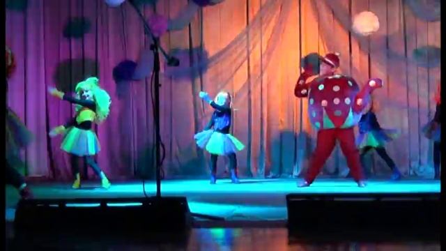 Детский Образцовый театр "Джерельце" - "Бабки Ежки и листопад" смотреть онлайн