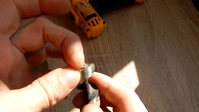 Как точить спиральное сверло по дереву для безопасной работы ! смотреть онлайн