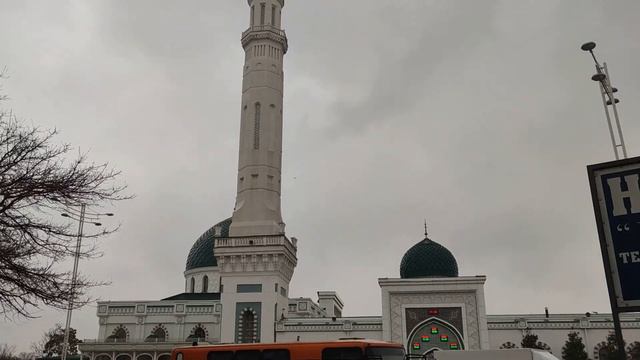 По улицам Ташкента | Весенняя махалля, старый город | Tashkent 2022 смотреть онлайн