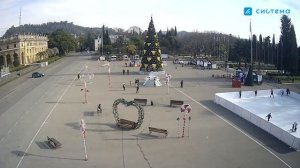 Сухум Площадь Свободы  Вид на елку сбоку. Абхазия страна души. 1 день за 1 минуту.