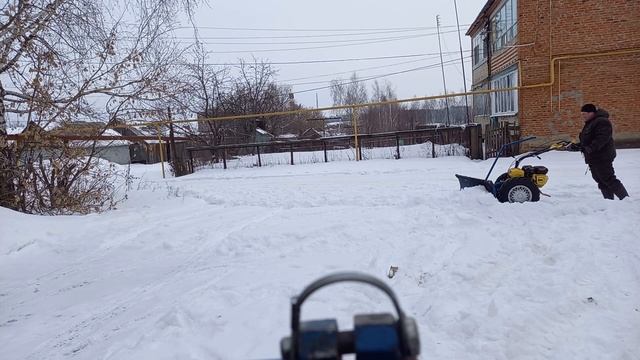 Мотоблок Champion BC 8813 с поворотным отвалом смотреть онлайн