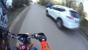 поймал мотобат , падение с питбайка