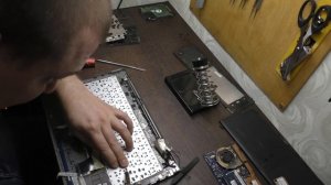 Простой ремонт замена клавиатуры на ноутбуке Samsung