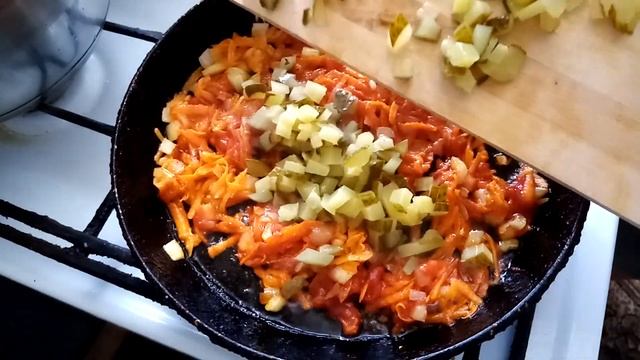 Рассольник с перловкой и фасолью готовлю только так. Все едят и добавки просят. смотреть онлайн