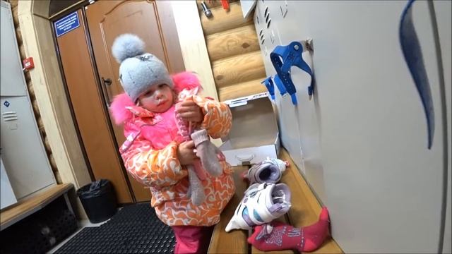 Кира первый раз на коньках | Детские раздвижные коньки холодное сердце Nordway смотреть онлайн