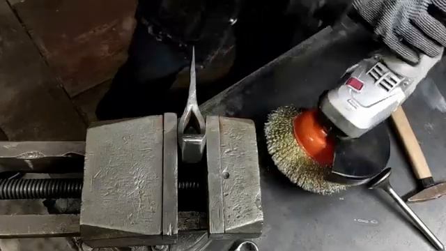 БЫСТРО И ЛЕГКО ПРИВОДИМ В ПОРЯДОК СТАРЫЙ ТОПОР. смотреть онлайн