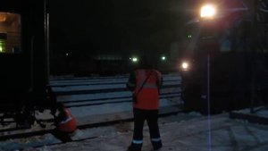 Сухиничи. Киевский ЧС8 прицепляют к кишиневскому