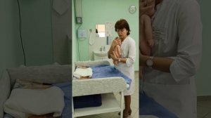 Как правильно брать новорождённого