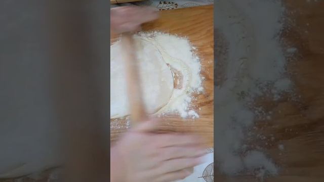 Готовим хуран кукли с творогом и зелёным луком.