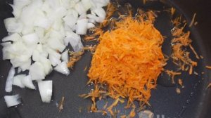 Куриное филе с помидорами на сковороде