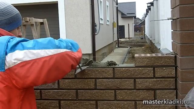 Кладка мелкогабаритного кирпича 