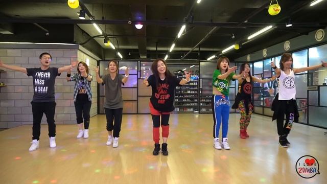 #zumba2020 I LOVE ZUMBA / 줌바 홈트 / David Bisbal - Amor Amé смотреть онлайн