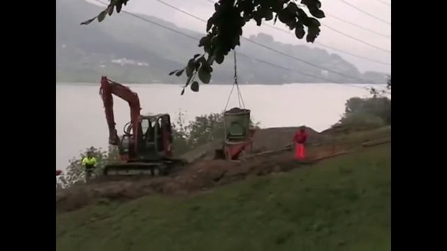 Вертолёты. Строительные работы в горах смотреть онлайн