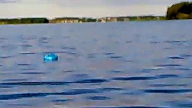 Мусор плывет по Волге . снято 01.07.12 ЕЩЕ смотреть онлайн