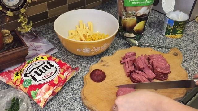 САЛАТ из СУХАРИКОВ за 5 Мин. ОТ КАТЮШКИ смотреть онлайн