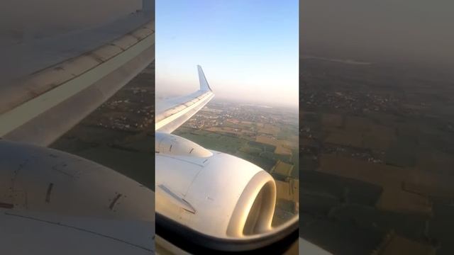 Ryanair flight landing in Bergamo (BGY) timelapse