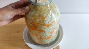 Квашеная капуста - вкусная, хрустящая и полезная, простой рецепт