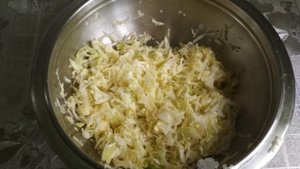 Салат из свежей капусты, огурца и болгарского перца