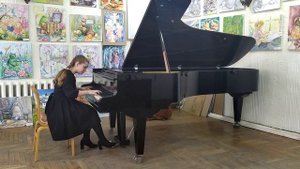 Т.Салютринская "Элегия". Исполняет Анна Лукша. Учитель О.М.Комарова.
