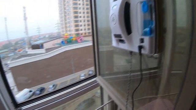 Hobot 298 в действии. Моем грязные окна смотреть онлайн