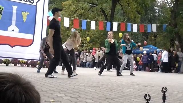 Crazy Dancers 3(Вулканешты-День города) смотреть онлайн